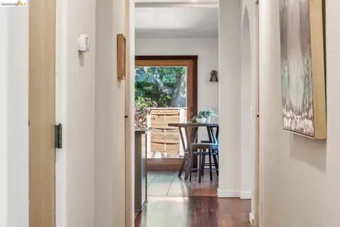 Entry Way - 2431 Mckinley Ave, Berkeley, CA 94703 photo 3 of 6
