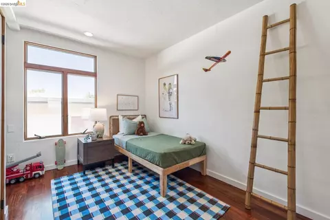 Bedroom - 2431 Mckinley Ave, Berkeley, CA 94703 photo 5 of 11