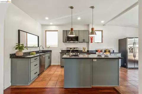 Kitchen - 2431 Mckinley Ave, Berkeley, CA 94703 photo 3 of 7