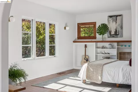 Bedroom - 2431 Mckinley Ave, Berkeley, CA 94703 photo 3 of 11