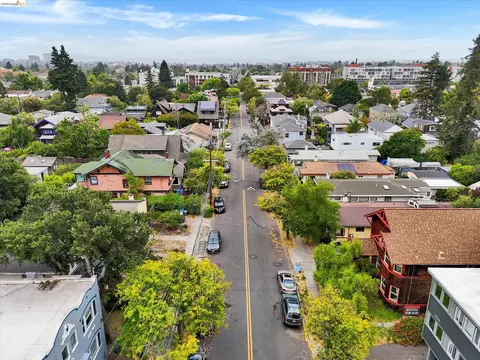 View/Area - 2219 Derby St, Berkeley, CA 94705 photo 14 of 15