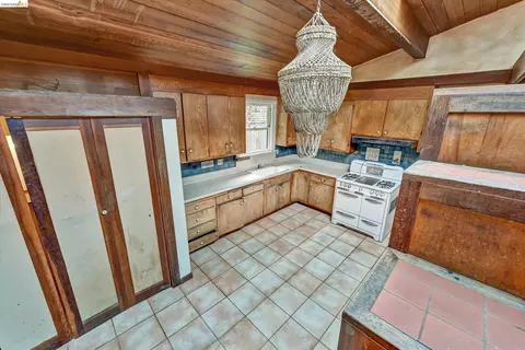 Kitchen - 2219 Derby St, Berkeley, CA 94705 photo 6 of 6