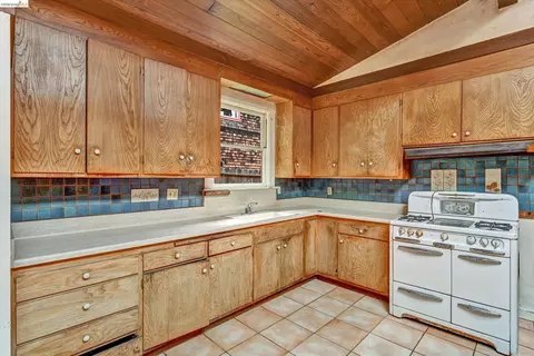 Kitchen - 2219 Derby St, Berkeley, CA 94705 photo 5 of 6