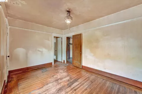Bedroom - 2219 Derby St, Berkeley, CA 94705 photo 3 of 10