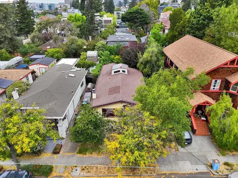 View/Area - 2219 Derby St, Berkeley, CA 94705 photo 2 of 15