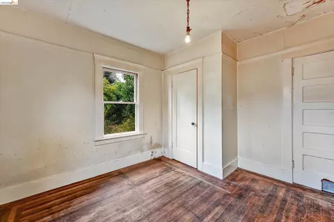 Bedroom - 2219 Derby St, Berkeley, CA 94705 photo 9 of 10