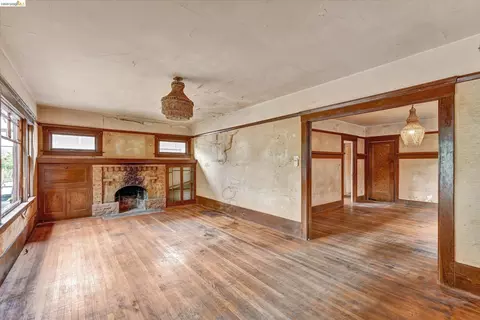 Living - 2219 Derby St, Berkeley, CA 94705 photo 2 of 6