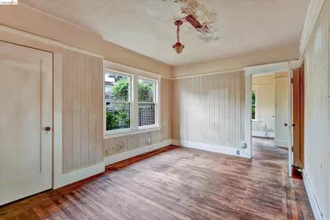 Bedroom - 2219 Derby St, Berkeley, CA 94705 photo 5 of 10