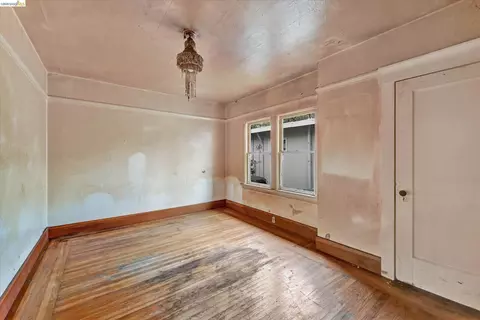 Bedroom - 2219 Derby St, Berkeley, CA 94705 photo 2 of 10