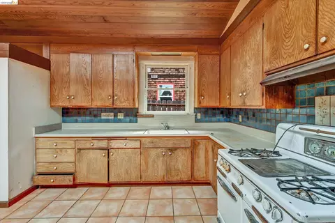 Kitchen - 2219 Derby St, Berkeley, CA 94705 photo 2 of 6