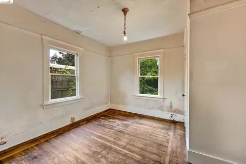 Bedroom - 2219 Derby St, Berkeley, CA 94705 photo 8 of 10