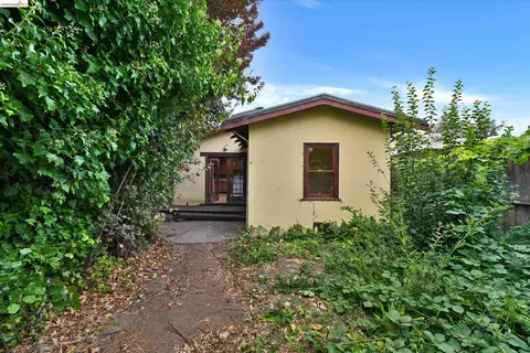 Exterior - 2219 Derby St, Berkeley, CA 94705 photo 5 of 11