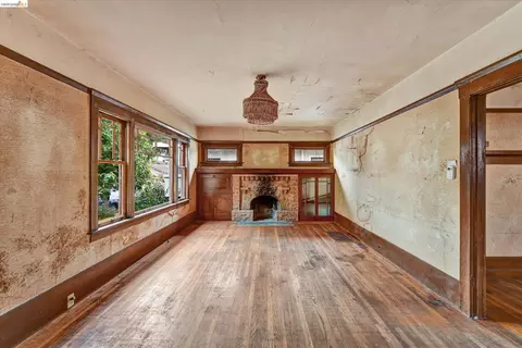 Living - 2219 Derby St, Berkeley, CA 94705 photo 3 of 6
