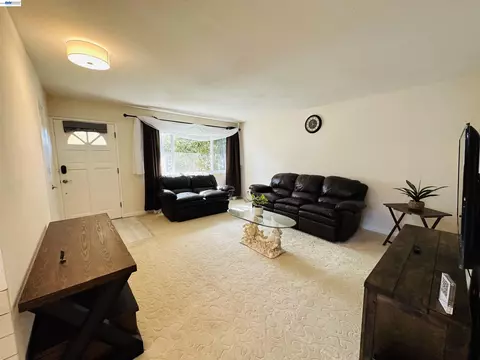 25132 Del Mar Ave, Hayward, CA 94542