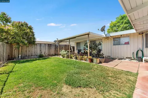 Exterior - 700 Real Ave, Newman, CA 95360 photo 6 of 11