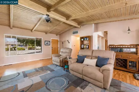 Living - 700 Real Ave, Newman, CA 95360 photo 2 of 3
