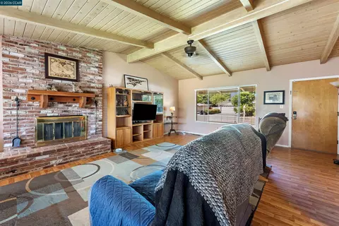 Living - 700 Real Ave, Newman, CA 95360 photo 3 of 3