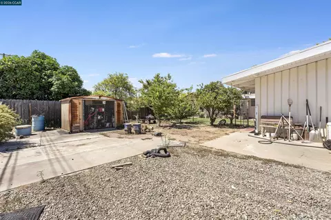 Exterior - 700 Real Ave, Newman, CA 95360 photo 8 of 11