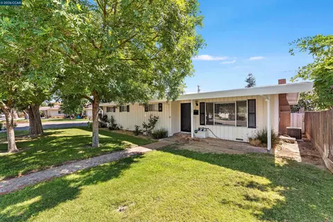Exterior - 700 Real Ave, Newman, CA 95360 photo 2 of 11