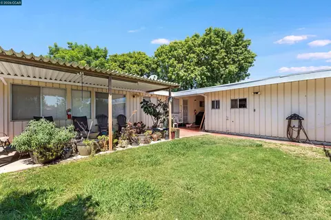 Exterior - 700 Real Ave, Newman, CA 95360 photo 10 of 11