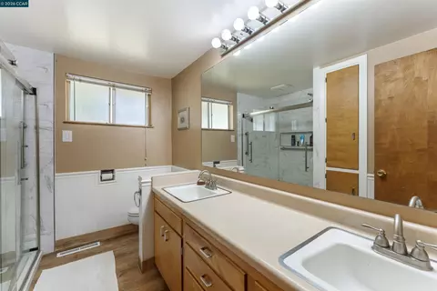 Bath - 700 Real Ave, Newman, CA 95360 photo 1 of 1