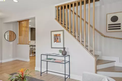 Entry Way - 2635 Mathews St, Berkeley, CA 94702 photo 2 of 11