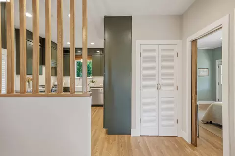Entry Way - 2635 Mathews St, Berkeley, CA 94702 photo 4 of 11