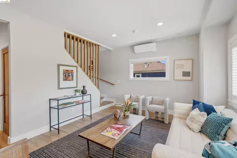 Living - 2635 Mathews St, Berkeley, CA 94702 photo 5 of 6