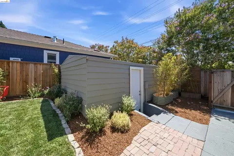 Exterior - 2635 Mathews St, Berkeley, CA 94702 photo 9 of 10