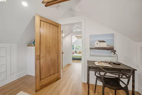 Entry Way - 2635 Mathews St, Berkeley, CA 94702 photo 8 of 11