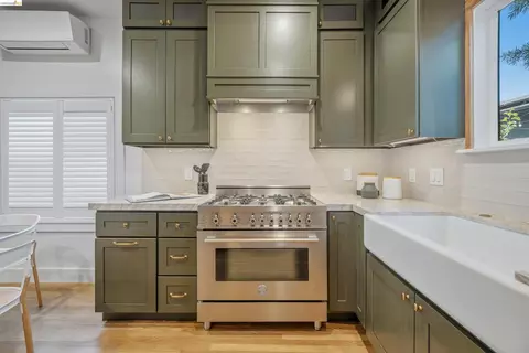Kitchen - 2635 Mathews St, Berkeley, CA 94702 photo 6 of 17