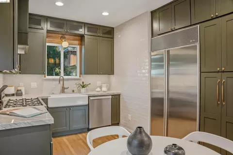 Kitchen - 2635 Mathews St, Berkeley, CA 94702 photo 11 of 17