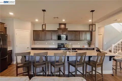 2481 Pineda Dr, Merced, CA 95340 photo 2