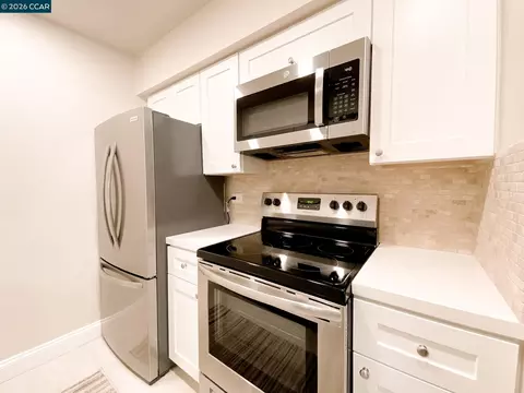 Kitchen - 5457 Roundtree Pl #J, Concord, CA 94521 photo 3 of 4