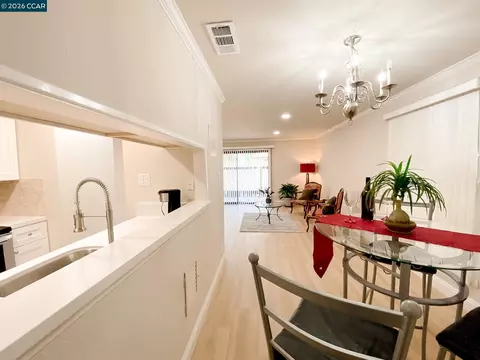 Dining - 5457 Roundtree Pl #J, Concord, CA 94521 photo 4 of 6