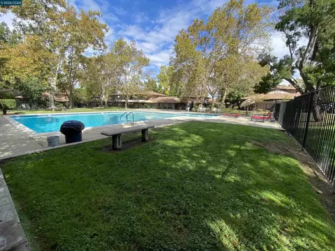 Exterior - 5457 Roundtree Pl #J, Concord, CA 94521 photo 11 of 18