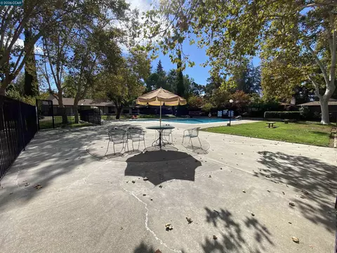Exterior - 5457 Roundtree Pl #J, Concord, CA 94521 photo 6 of 18