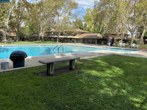 Exterior - 5457 Roundtree Pl #J, Concord, CA 94521 photo 12 of 18