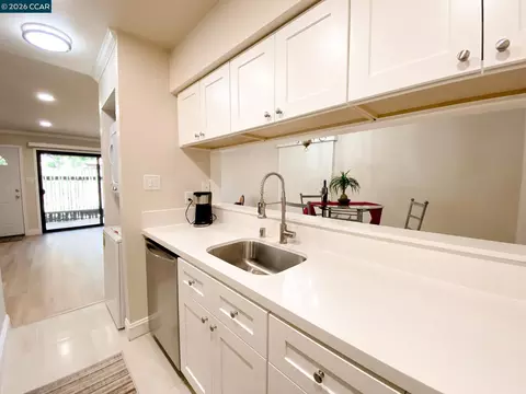 Kitchen - 5457 Roundtree Pl #J, Concord, CA 94521 photo 4 of 4