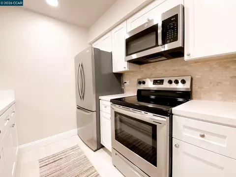 Kitchen - 5457 Roundtree Pl #J, Concord, CA 94521 photo 2 of 4