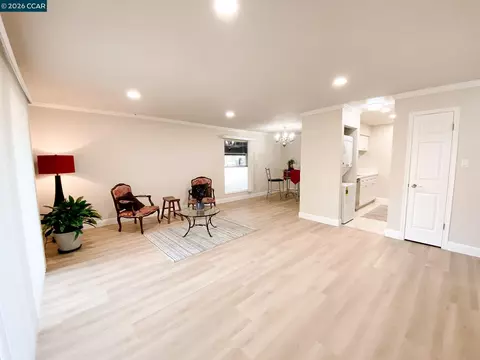 5457 Roundtree Pl #J, Concord, CA 94521