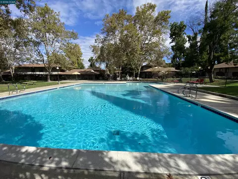 Exterior - 5457 Roundtree Pl #J, Concord, CA 94521 photo 10 of 18