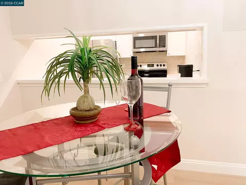 Dining - 5457 Roundtree Pl #J, Concord, CA 94521 photo 5 of 6