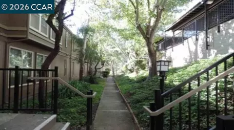 2091 Ascot Dr #130, Moraga, CA 94556
