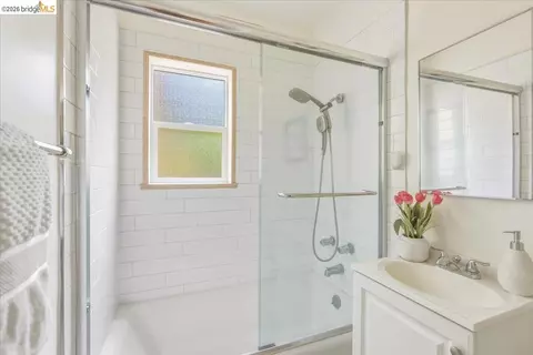 Bath - 2403 Cedar St, Berkeley, CA 94708 photo 2 of 4