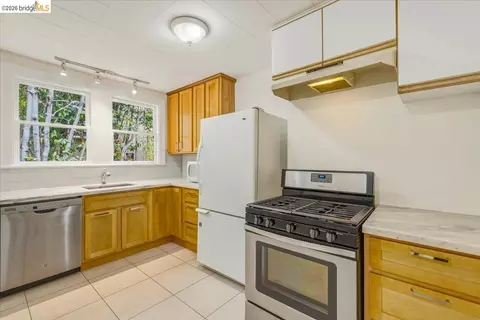 Kitchen - 2403 Cedar St, Berkeley, CA 94708 photo 3 of 4