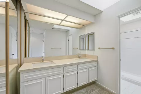 Bath - 2231 Heathrow Pl, San Leandro, CA 94577 photo 2 of 5