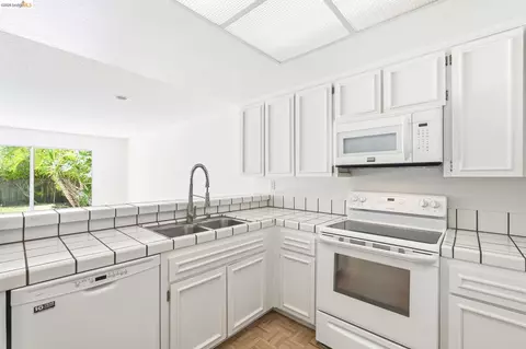 Kitchen - 2231 Heathrow Pl, San Leandro, CA 94577 photo 1 of 2