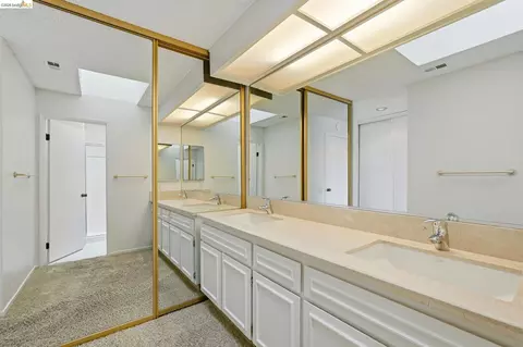 Bath - 2231 Heathrow Pl, San Leandro, CA 94577 photo 4 of 5