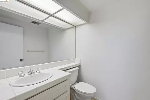 Bath - 2231 Heathrow Pl, San Leandro, CA 94577 photo 1 of 5
